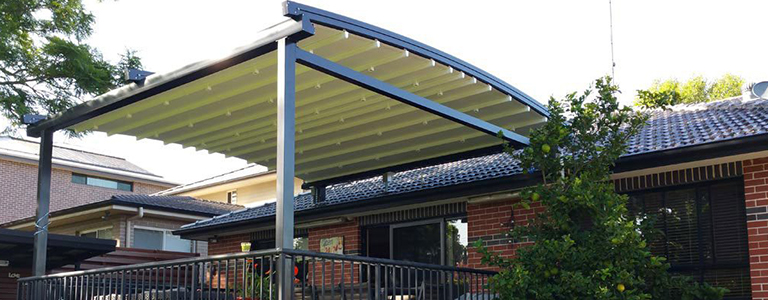 outdoor retractable awning