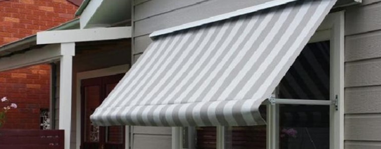 outdoor retractable awnings
